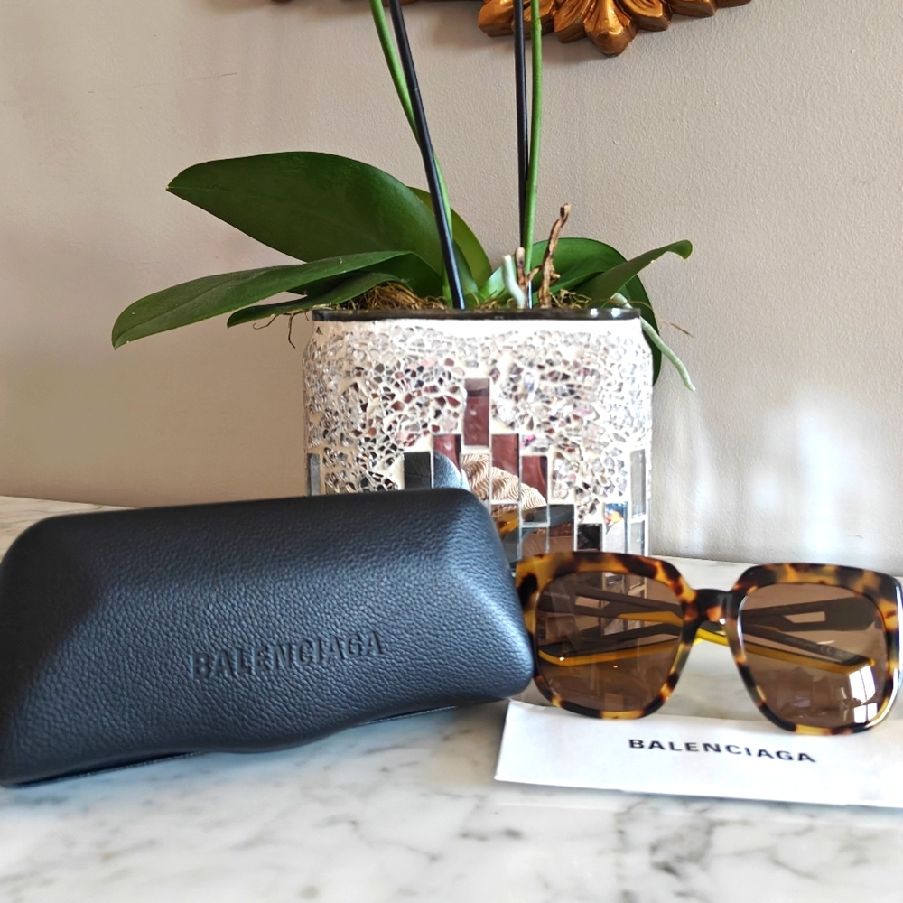 🩷SOLD💚 BALENCIAGA Tortoise Shell Frame Unisex Sunglasses (NWT) - Picture 8 of 14